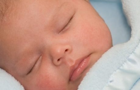 איך להרגיע תינוק בעזרת רפלקסולוגיה + עיטוף